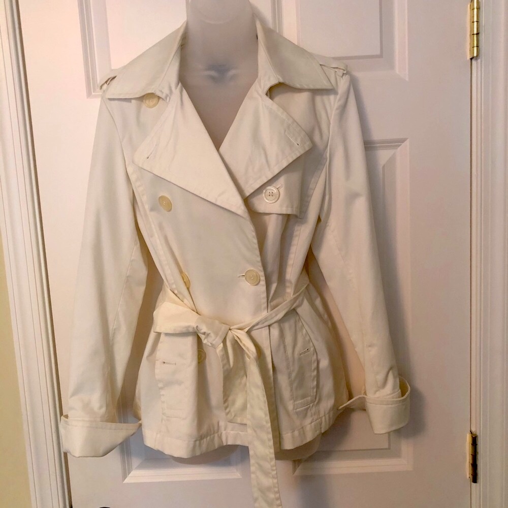 🌸 Ellen Tracy trenchcoat rain jacket ivory size med